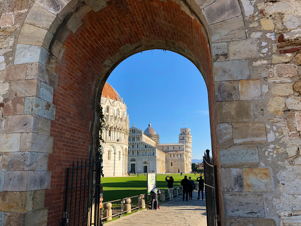 How To Be a Very Corny Tourist in Pisa, Italy